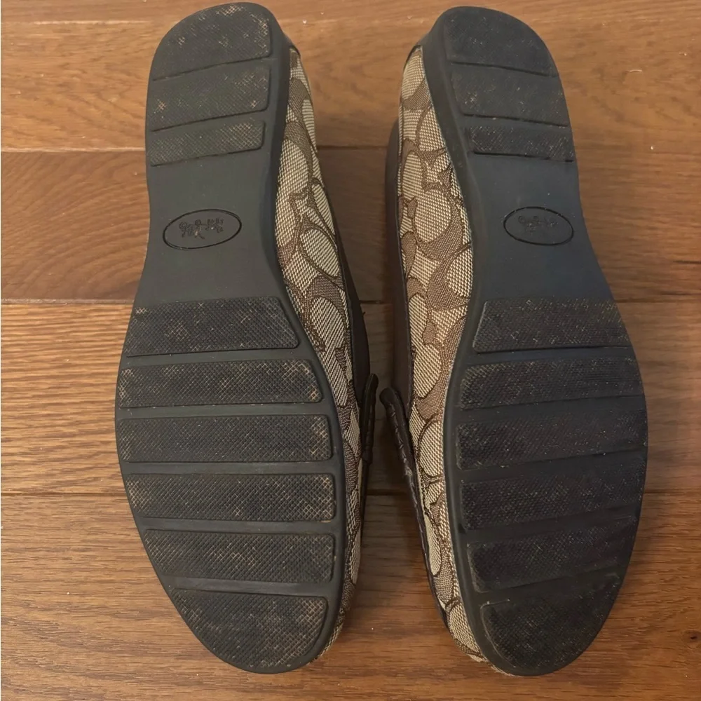 Coach Olive Signature Canvas Loafers Brown Gold Chain Size 7.5B